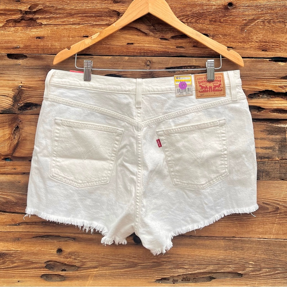 LEVI’S | NWT 501 High Rise White Distressed Raw Hem Denim Jean Shorts 34